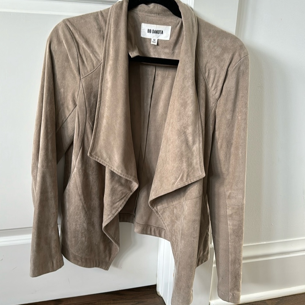 BB Dakota faux suede jacket. Warm stone. M
